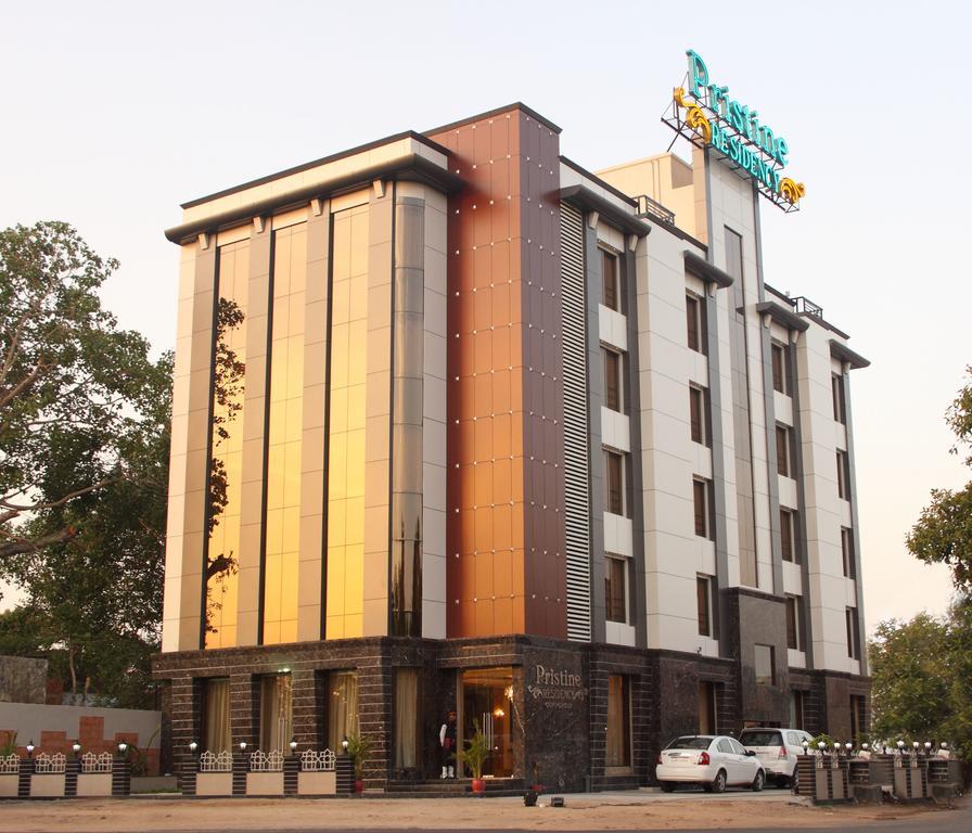 Hotel Pristine Residency Ahmadábád Exteriér fotografie