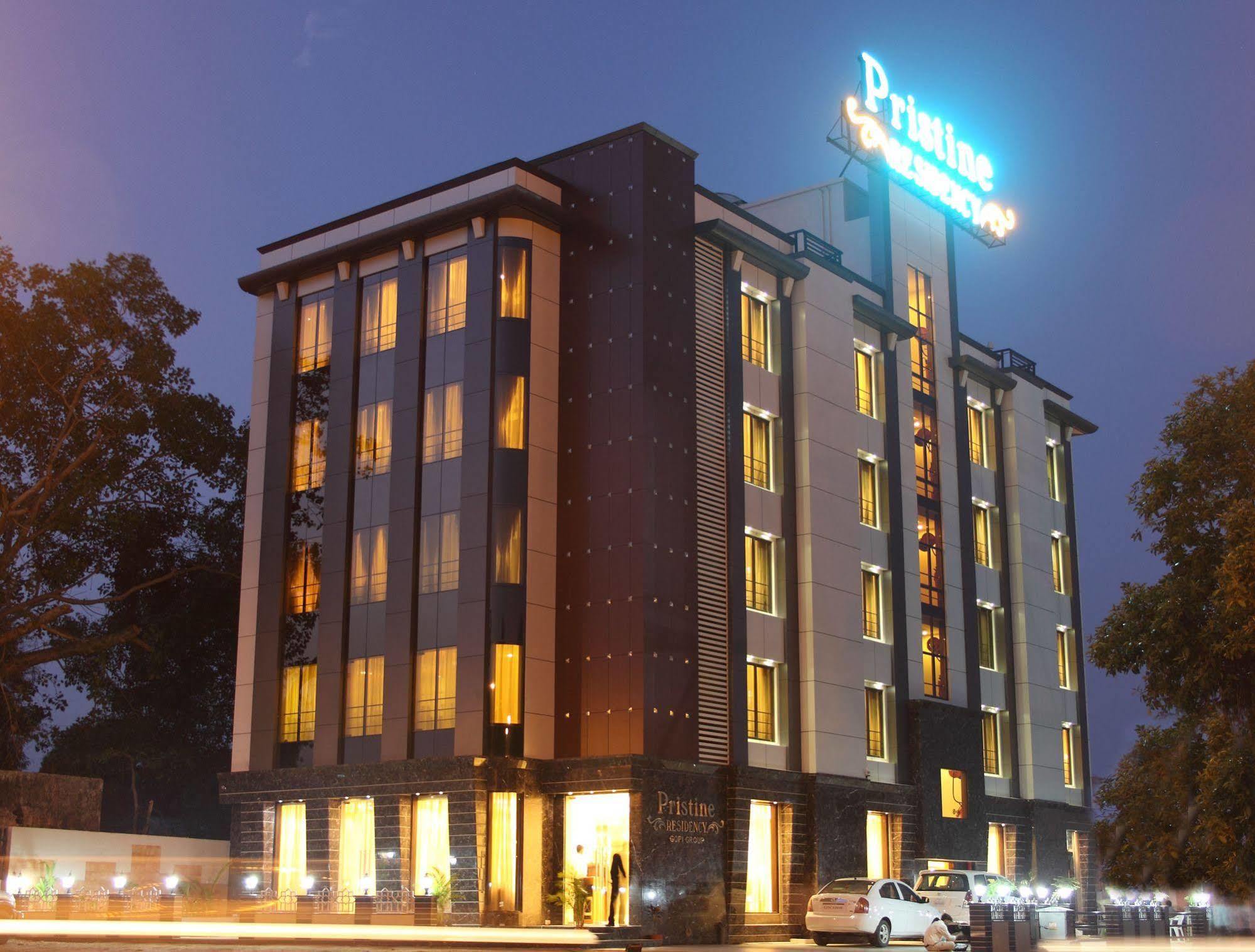 Hotel Pristine Residency Ahmadábád Exteriér fotografie