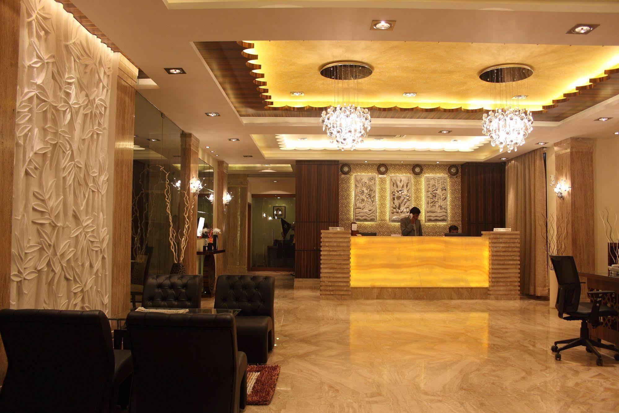 Hotel Pristine Residency Ahmadábád Exteriér fotografie